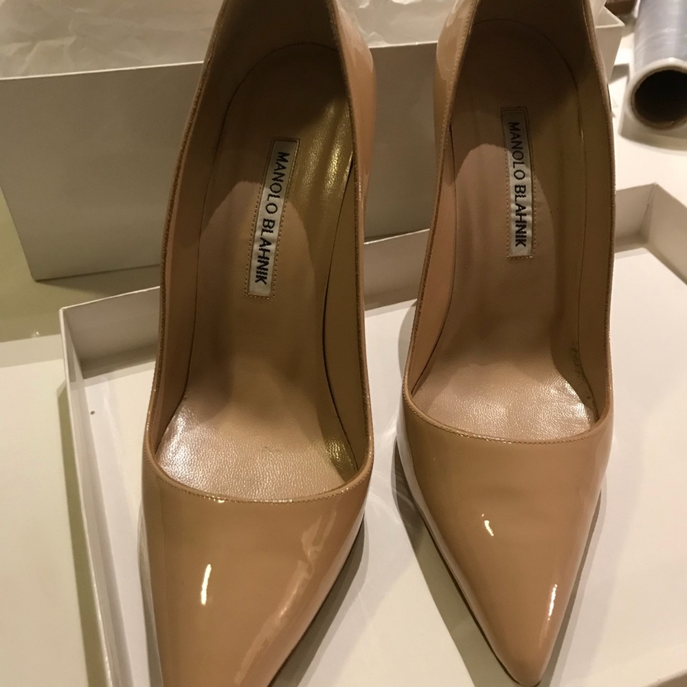 Manolo bla Nick nude pumps